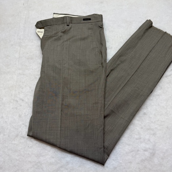 Jos A Bank Reserve 40L Mens Light Gray Wool Pleated Dress Pants NWT Italy
